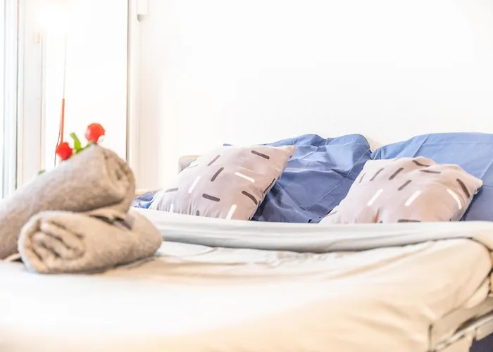 SUN7 STUDIO -FACE PLAGE- WIFI-PARKING -PISCINE - CoHôteConciergerieLaGrandeMotte